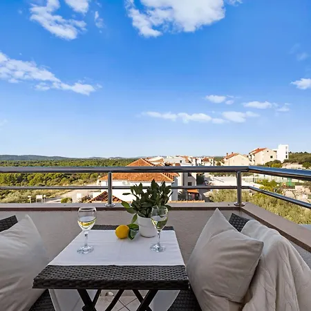Baron - Adriatic Sea View Aparthotel