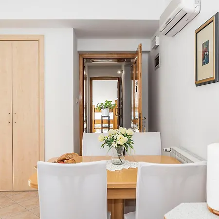 Baron - Adriatic Sea View Aparthotel