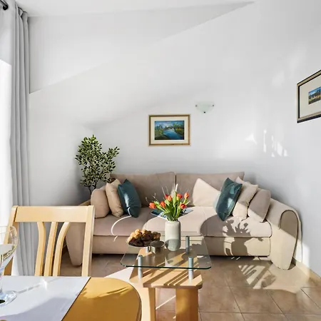 Baron - Adriatic Sea View Aparthotel